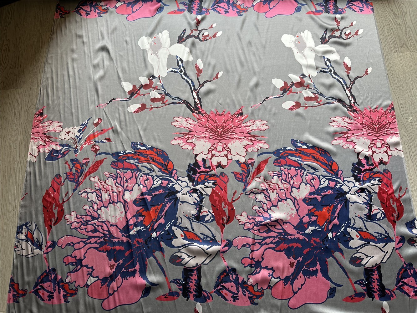 100% Pure Silk 18 momme Charmeuse Silk Fabric Gray Floral 54″ wide 1 meter JN106