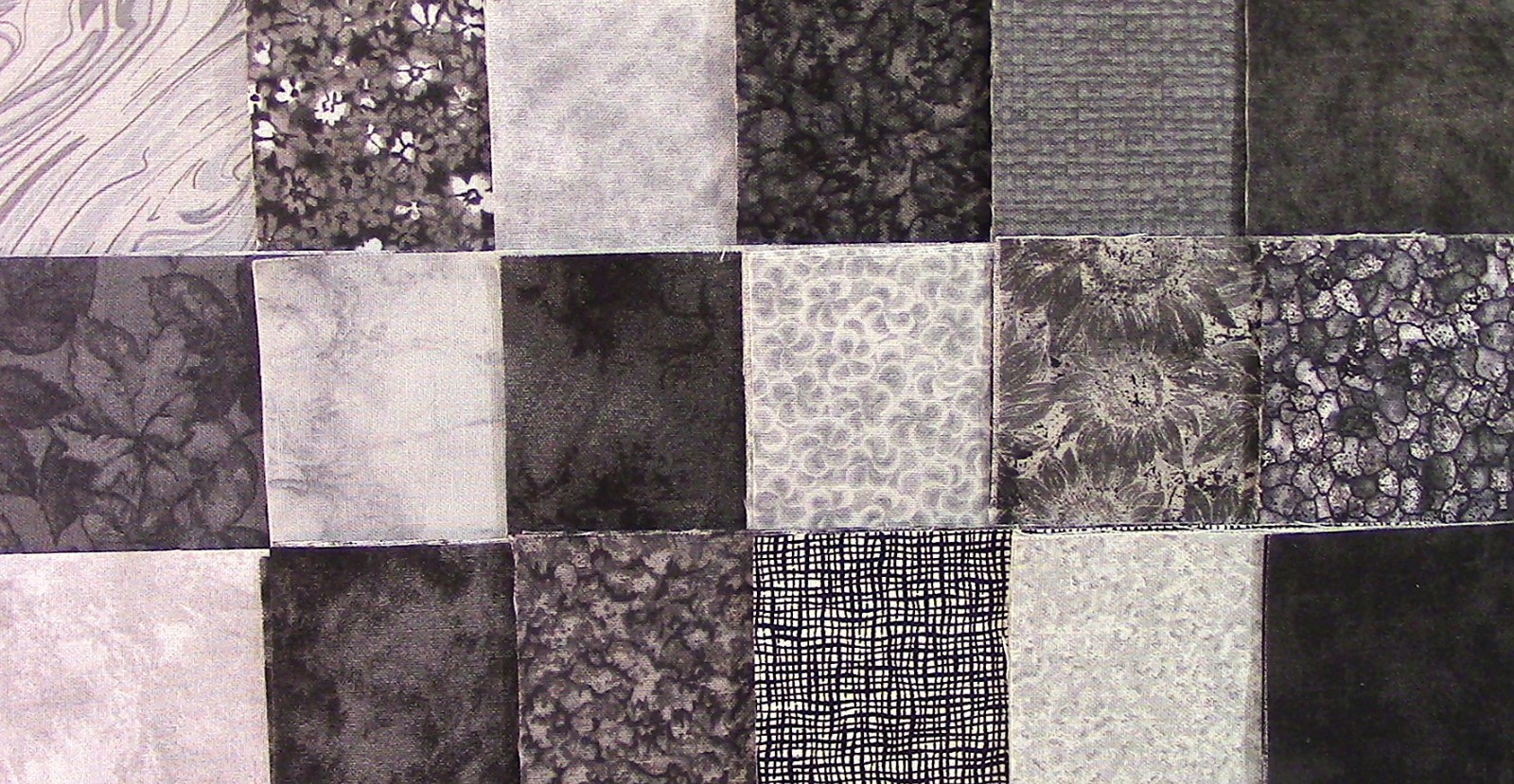 (54) 5″ Squares – Black & Gray Color Combo Charm Pack – 100% Cotton Fabric 5780