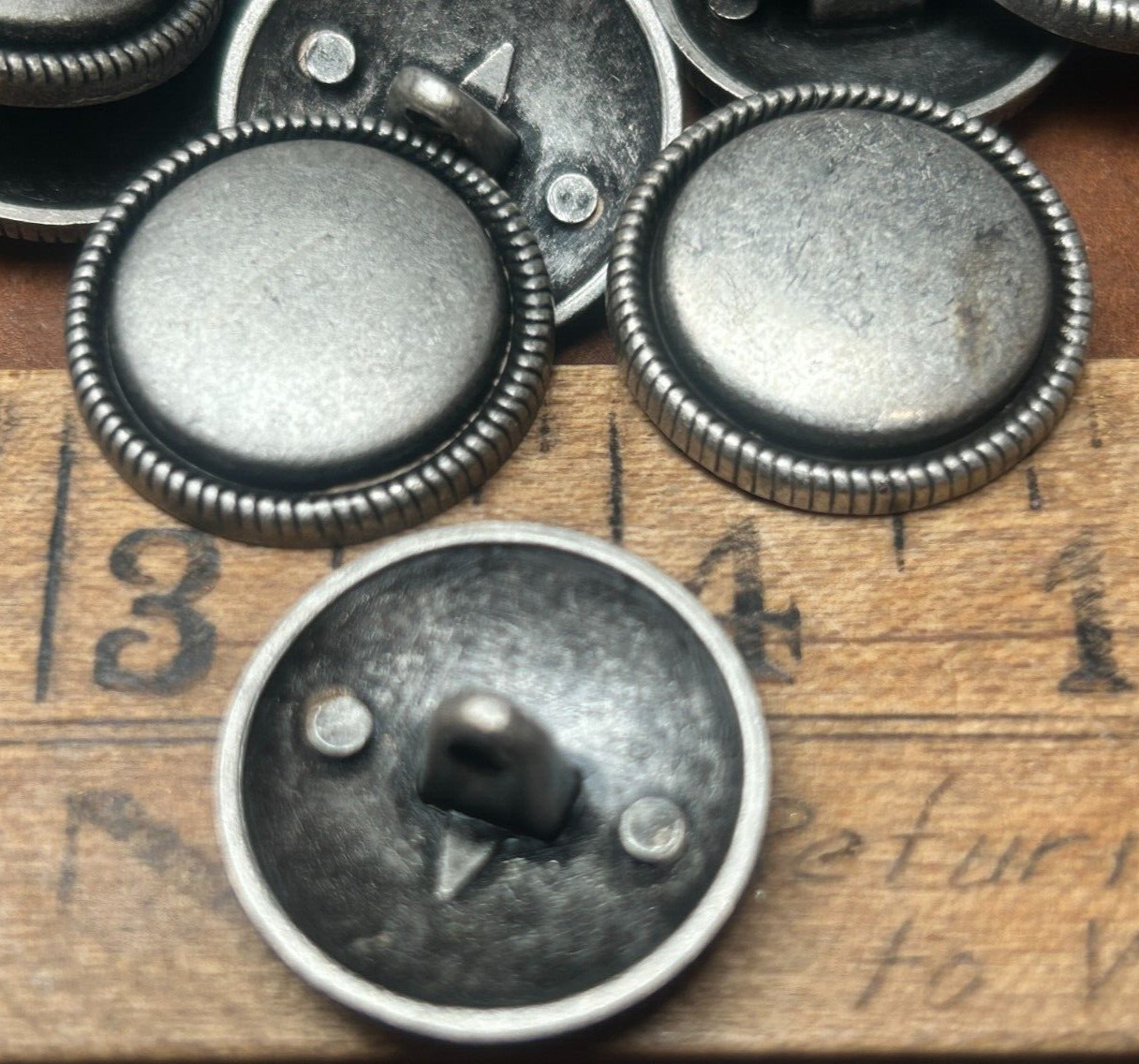 metal buttons pewter shank 5pcs 3/4″ 19.05mm