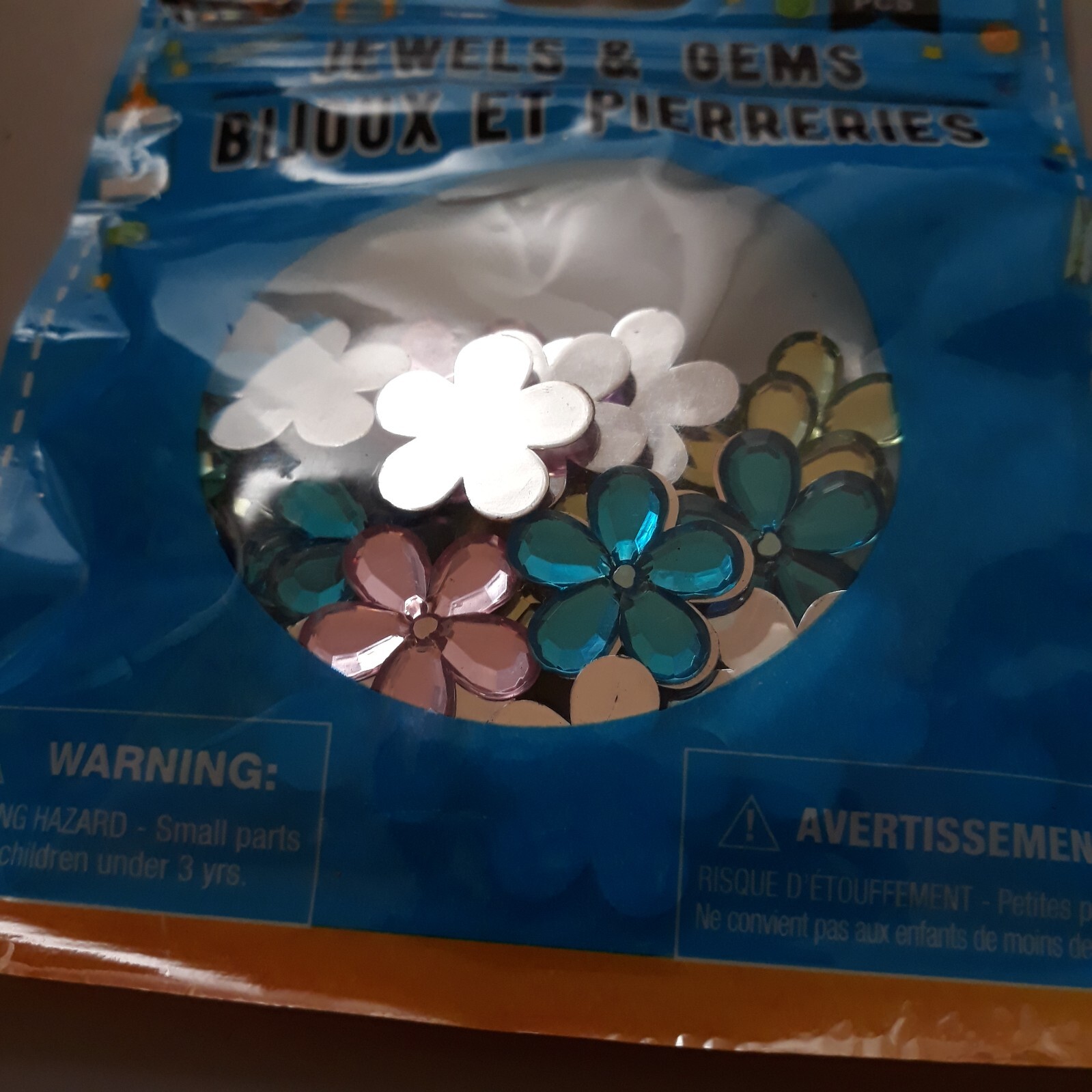 Crafter’s Square JEWELS & GEMS 32 Pieces Glue-on 7/8″ Flowers Crafting Crafts