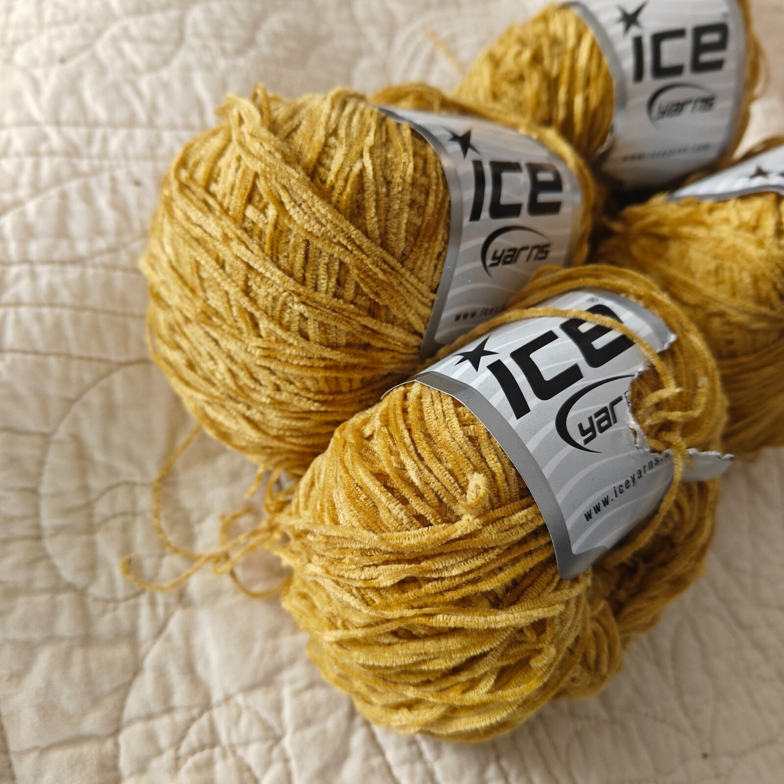 Lot – 4 Ice yarns Shimmering Yellow Gold Tone Super Fine Sock #1 Yarn 50g Skeins