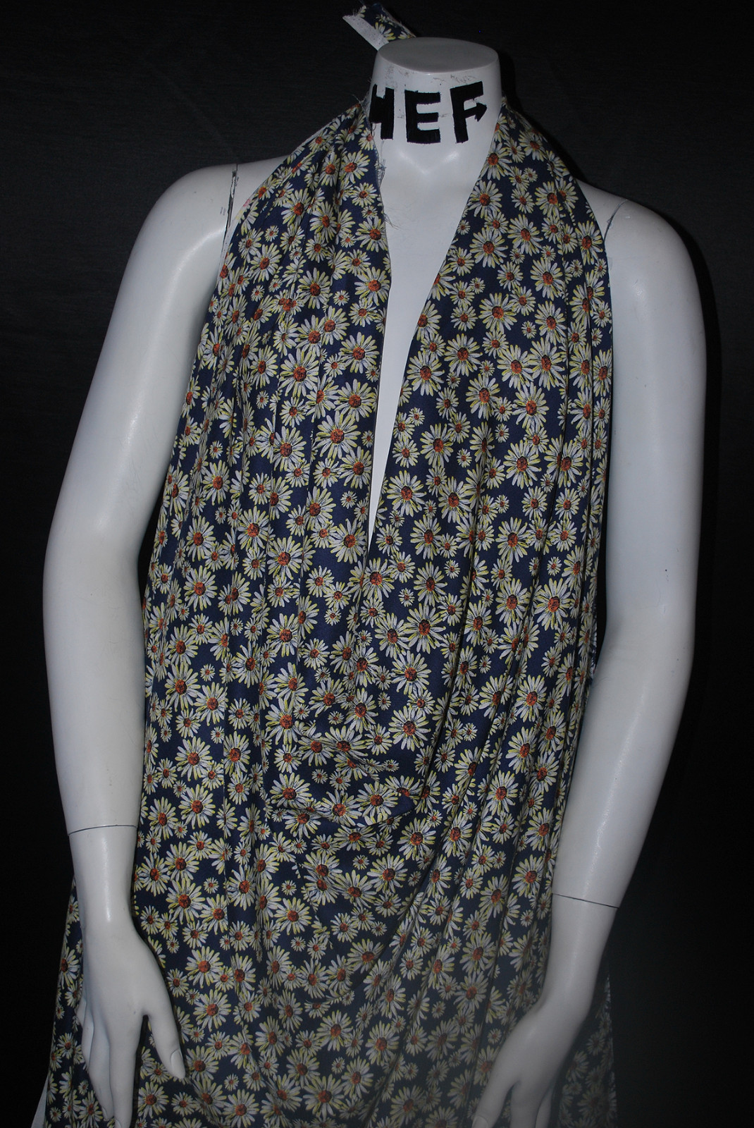 Rayon Challis 100% Woven Fabric Natural Fiber Beautiful Daisy Flowers Print