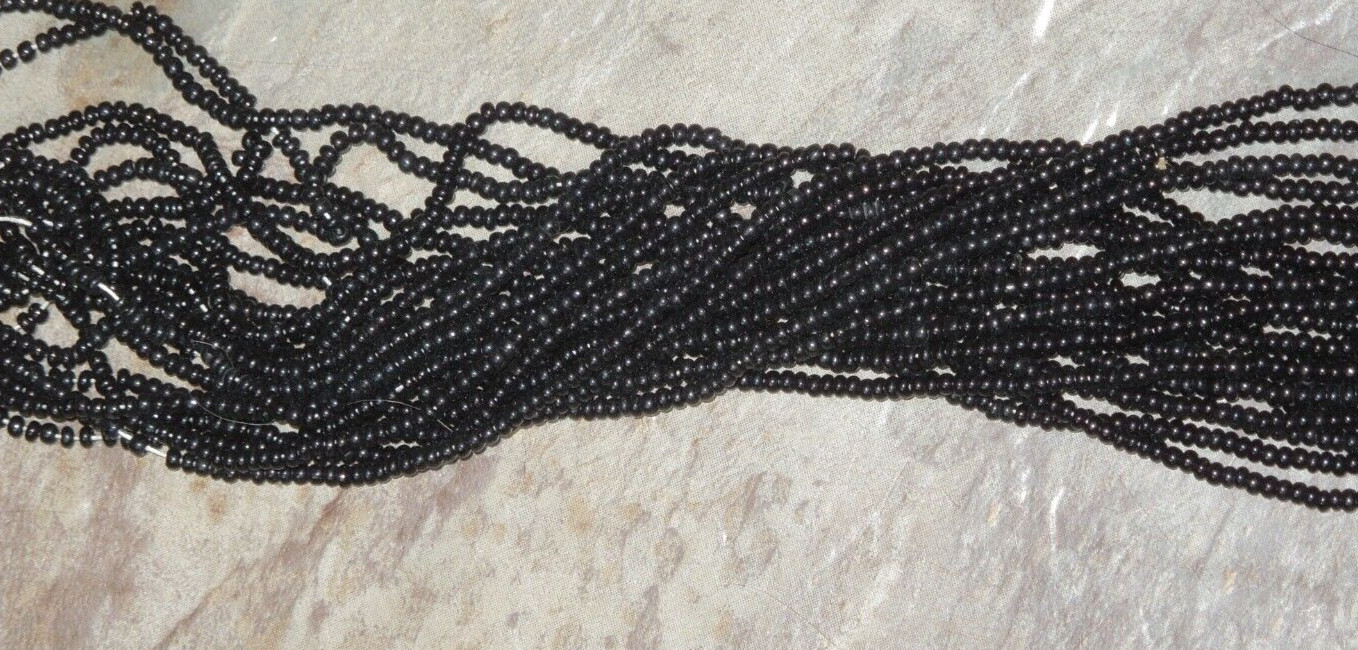 NEW 31 strings of seed beads Less than $1 per string White Blue & Black 3T