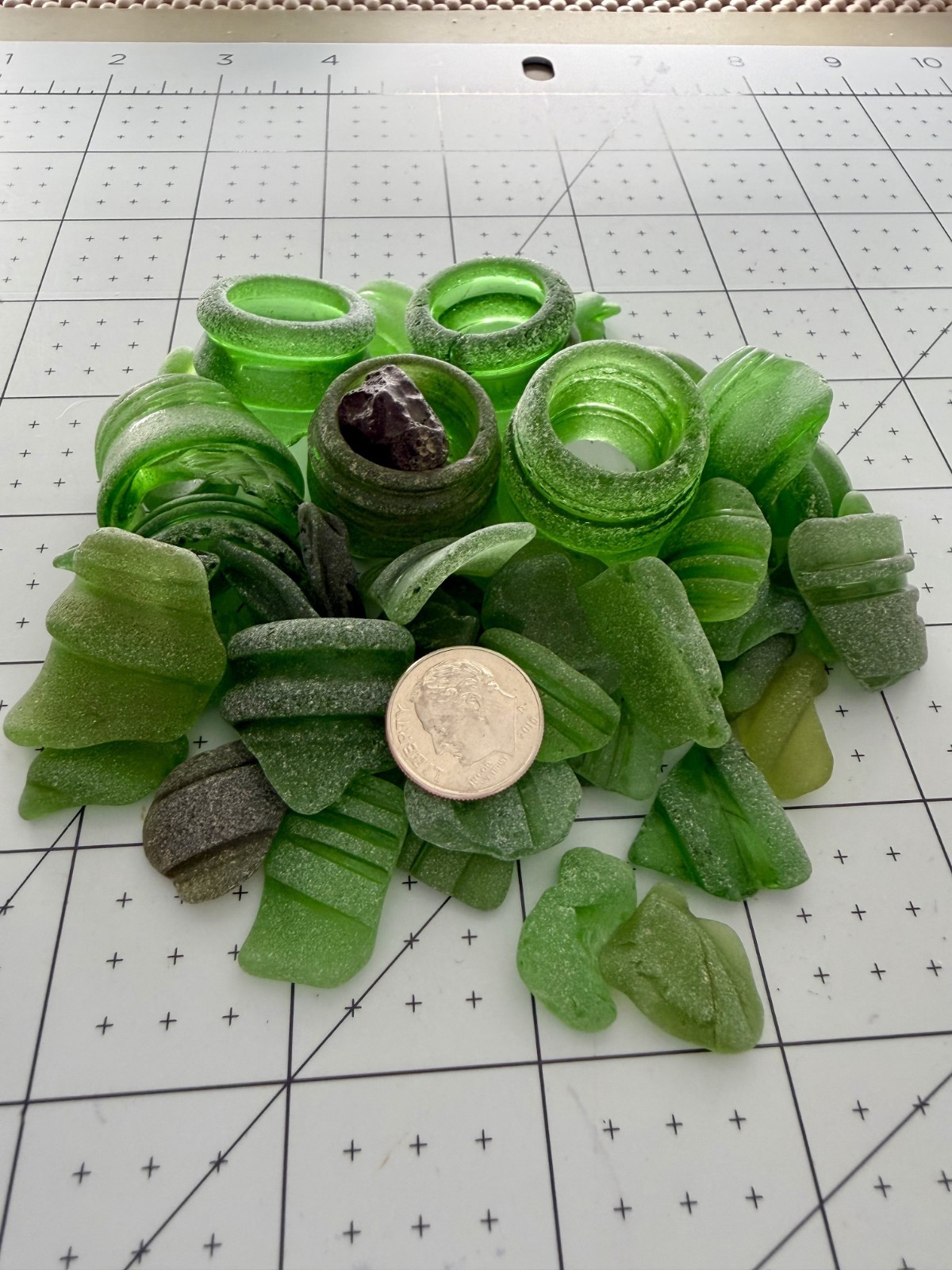 GR 2243 Green Frosted Sea Glass Bottle Lips Partials
