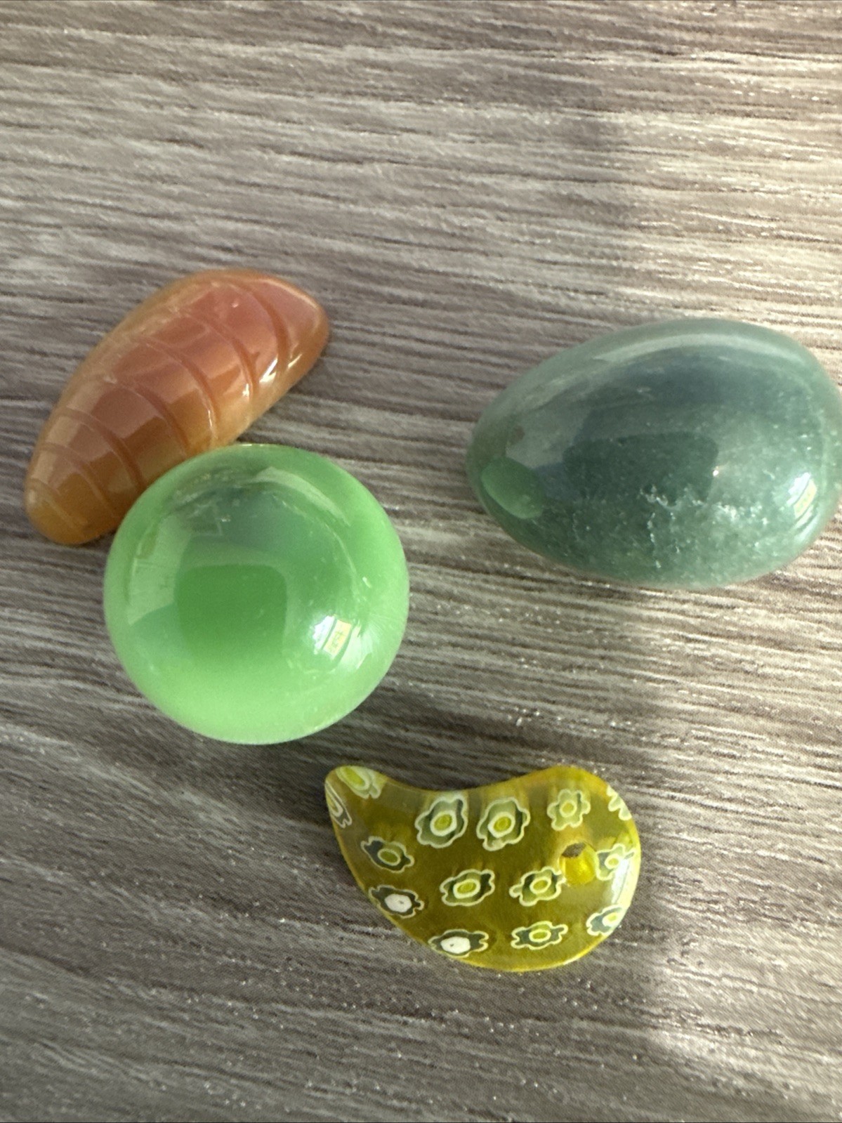 Various Gemstone Pendant Beads 13 Pieces And 4 Polished Stones M023