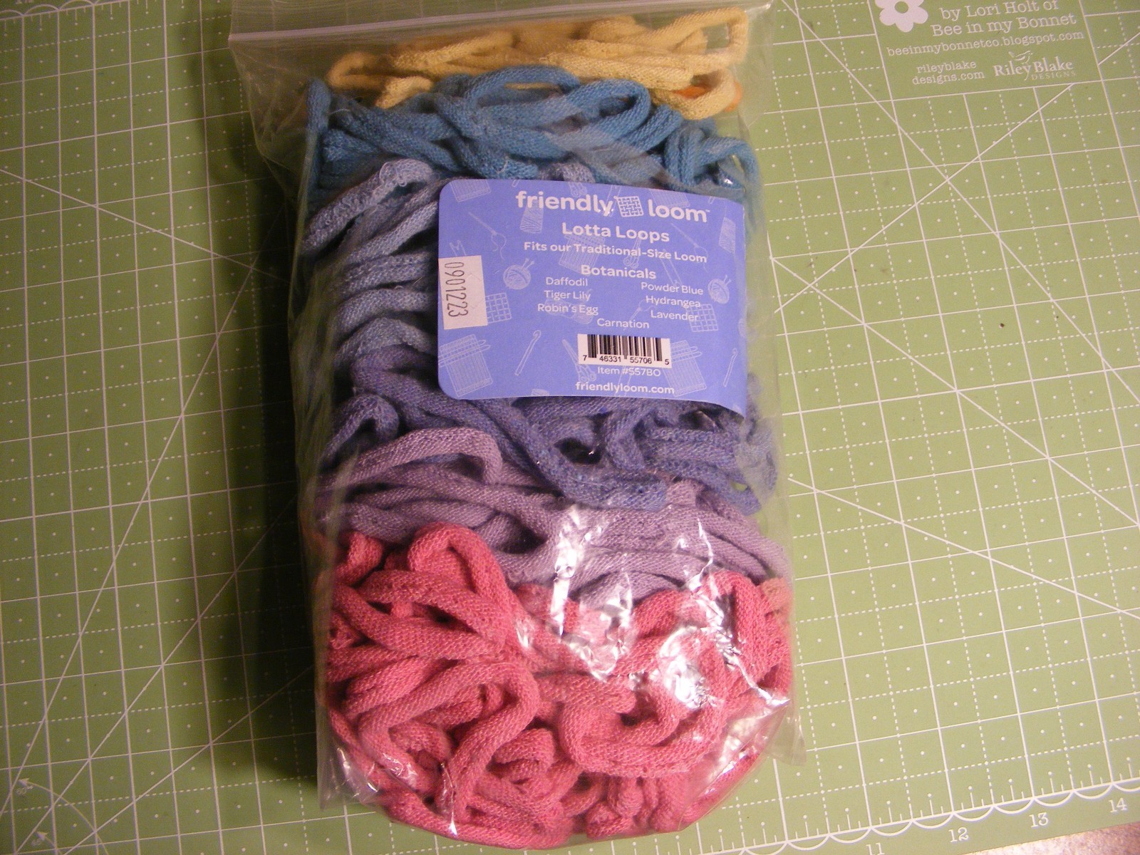 Friendly Loom Lotta Loops – 7” Traditional-Sized Botanical colors Potholder