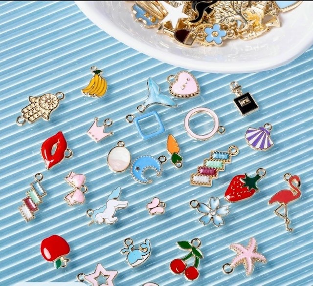 100 Pcs Mixed Random Cute Enamel Charms Bracelet Necklace Jewelry DIY
