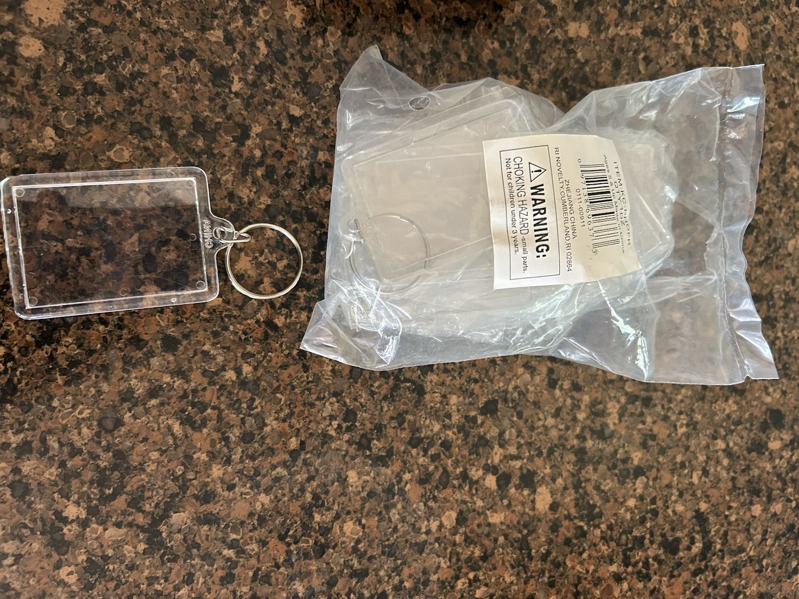 Hand Held Photo Punch Cutter 1.5 Inches Wide and 2 Inches Height & 1200Keychains