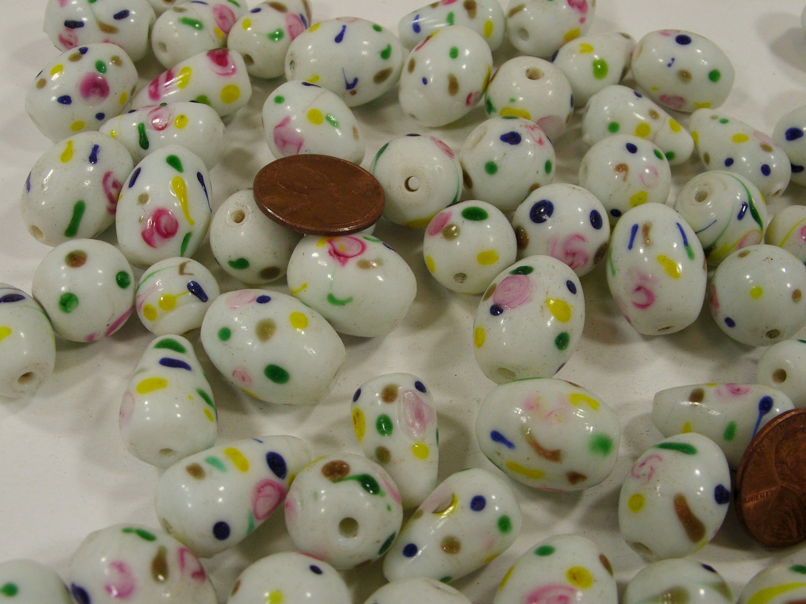 110 Pieces Assorted Shapes and Sizes White Floral India Handmade Beads (AZP-2)