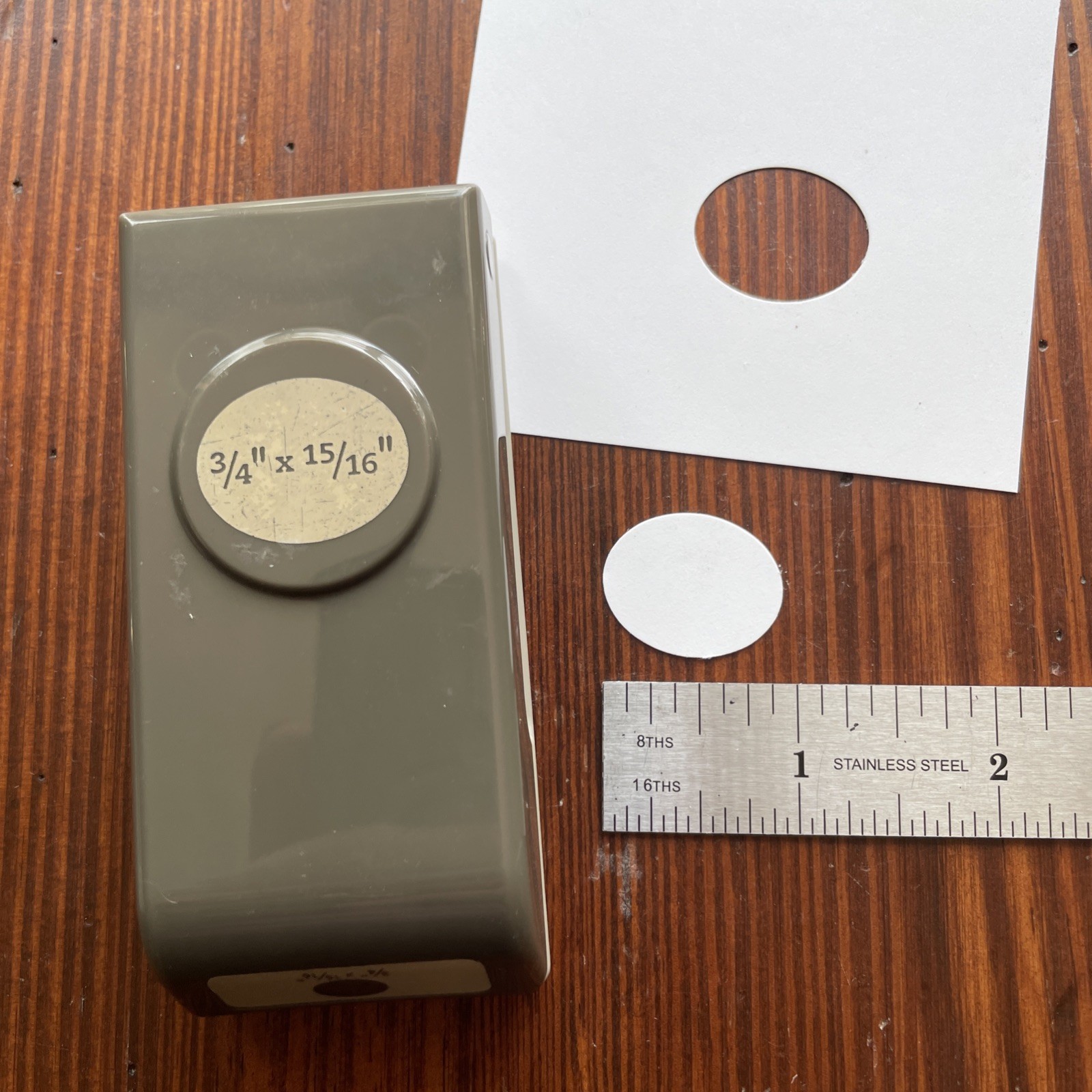 Stampin’ Up! Small Oval 3/4″ x 15/16″ Lockdown Paper Punch