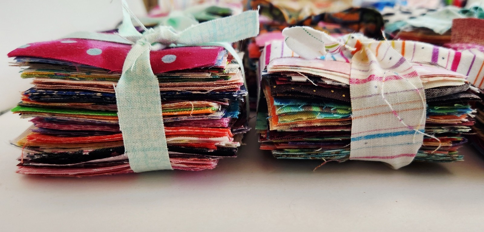 Lot of 300 2.5″ x 2.5″ Quilt Fabric Squares Multiples of Each Vintage to Modern