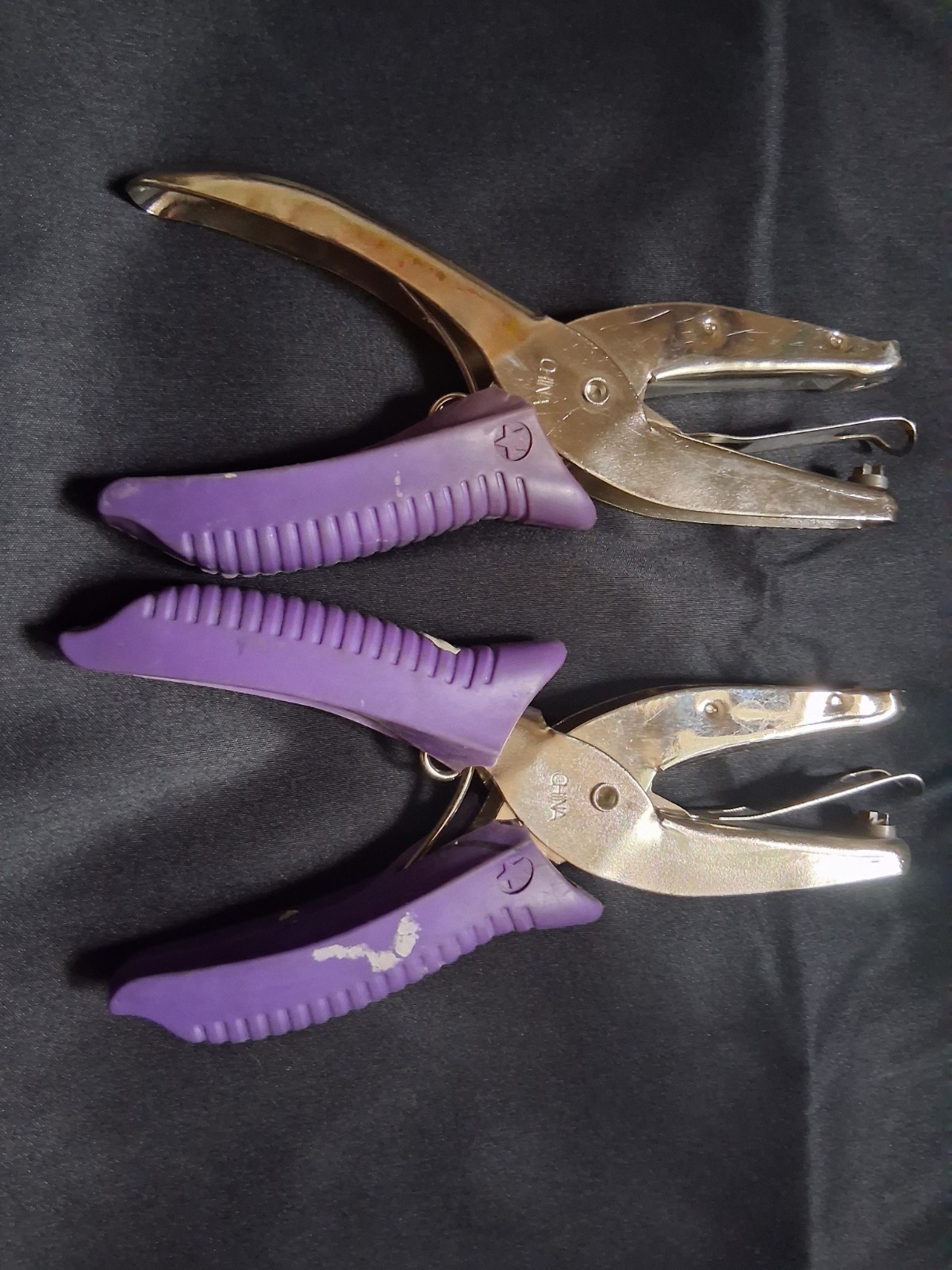 Fiskars Star Punch Hand Punch Set of 2 Shapes Less Than 1″ Scrapbooking