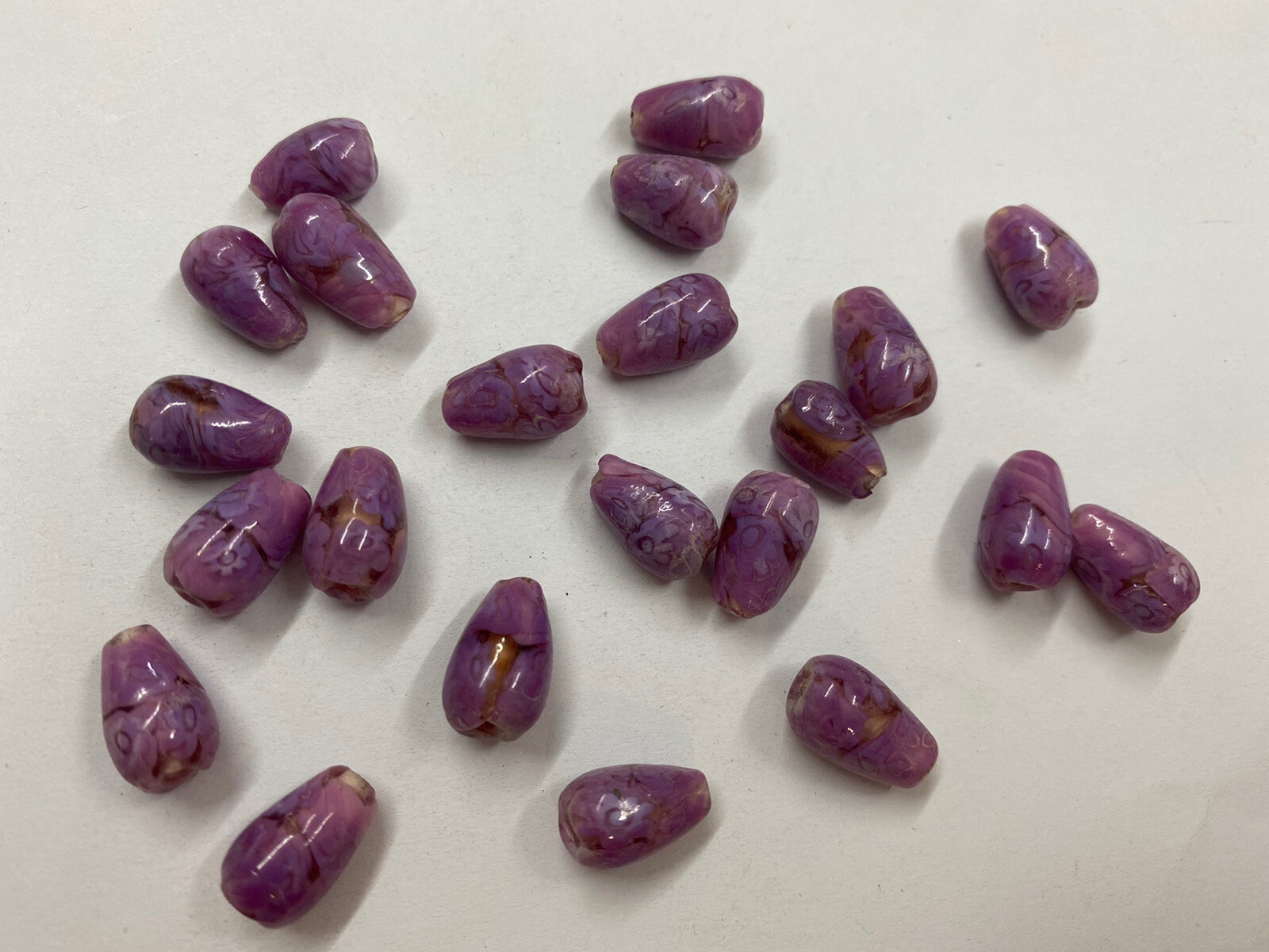 13x8MM BEAUTIFUL GLASS PURPLE PEAR SHAPED WITH FLORAL DESIGN BEADS (36 PCS)