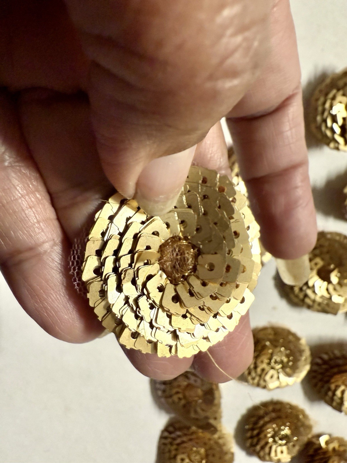 50 Pcs Sequin GOLDEN ROUND 1-1.25″ Patches Sew on/GLUE ON Applique net Patch lot