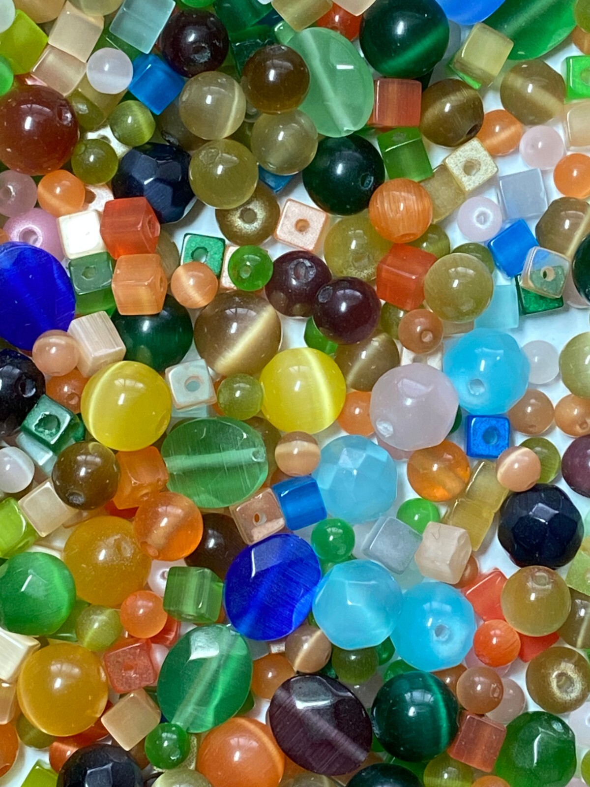 1/4 Pound (~500 pcs) Cat’s Eye Fiber Optic Glass Mixed Lot Beads Round Oval Cube