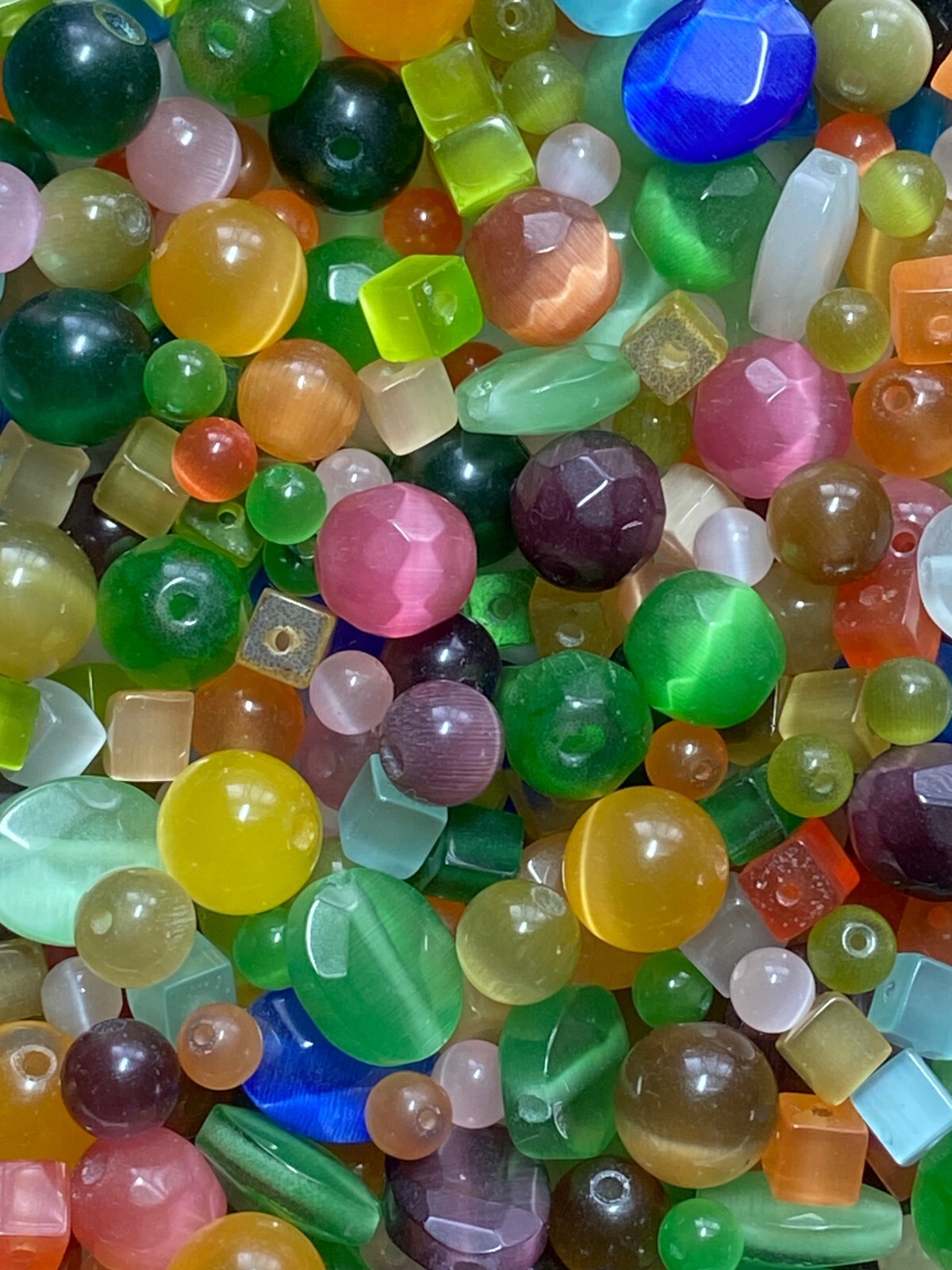 1/4 Pound (~500 pcs) Cat’s Eye Fiber Optic Glass Mixed Lot Beads Round Oval Cube