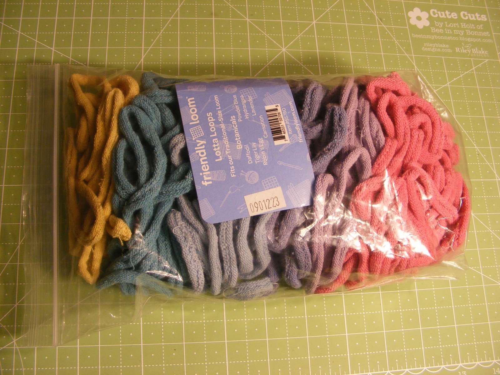 Friendly Loom Lotta Loops – 7” Traditional-Sized Botanical colors Potholder