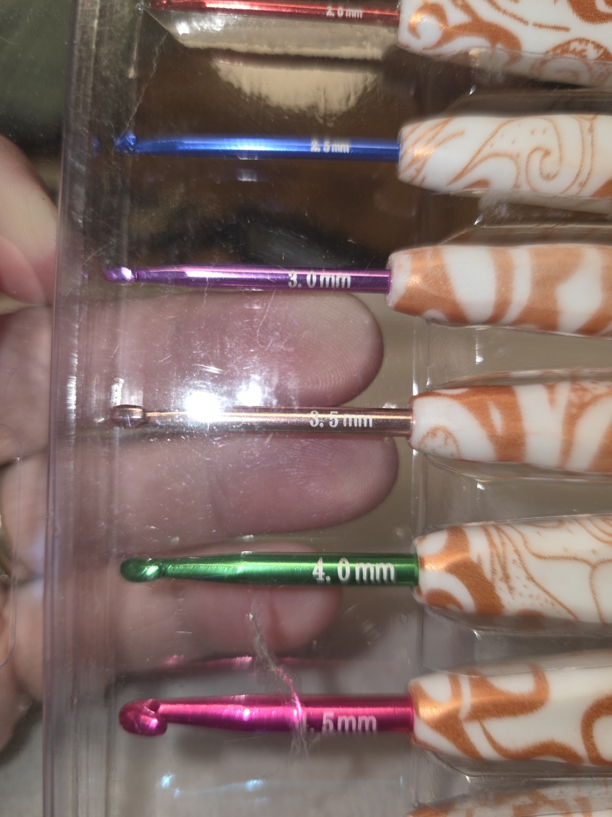 9pc Crochet Hook Set 2.0mm-6.0mm Multicolor Metal, Color-Coded, Case