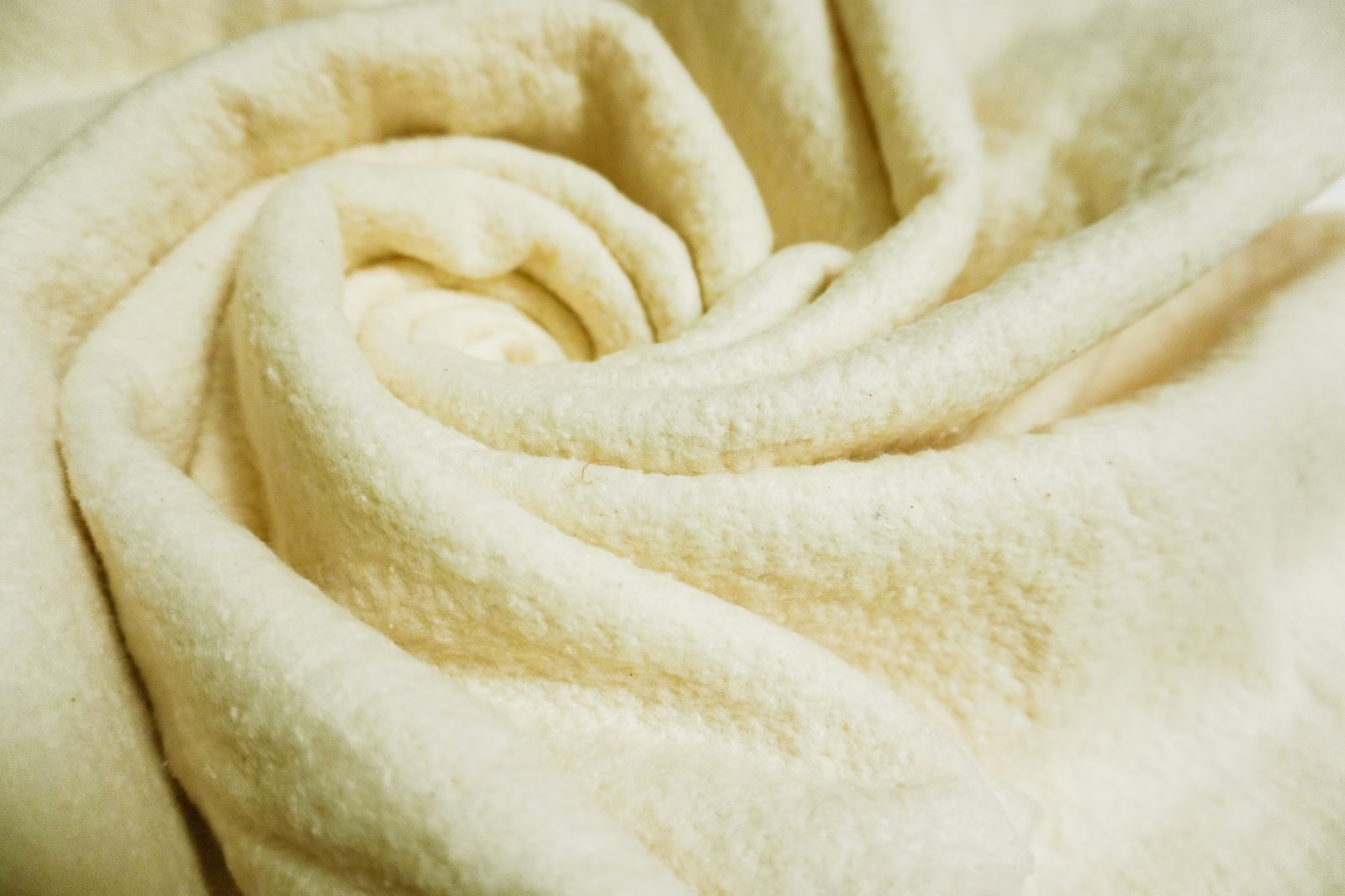 Pellon Natural Cotton Batting, off-White 96″ x 9 Yards by the Bolt