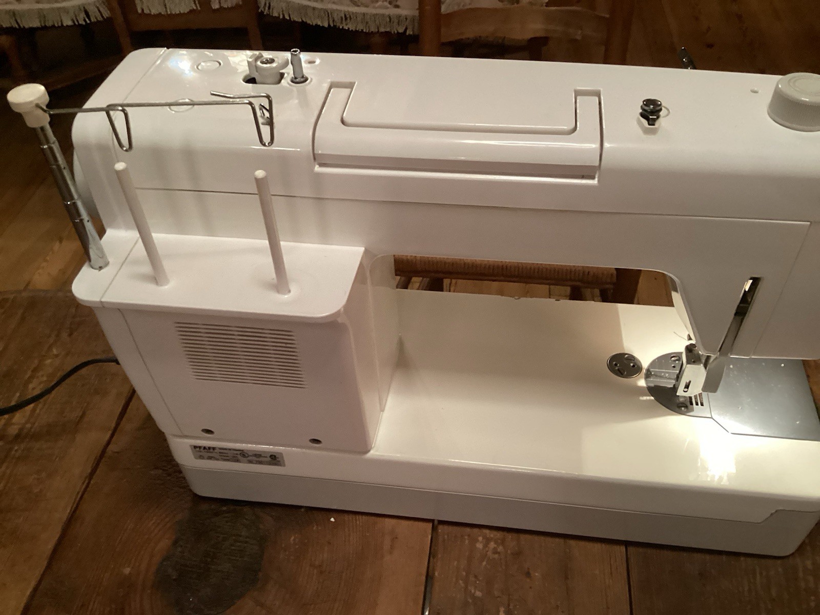 Pfaff Hobby 1200 GrandQuilter High-Speed Sewing Machine. Tested See Description
