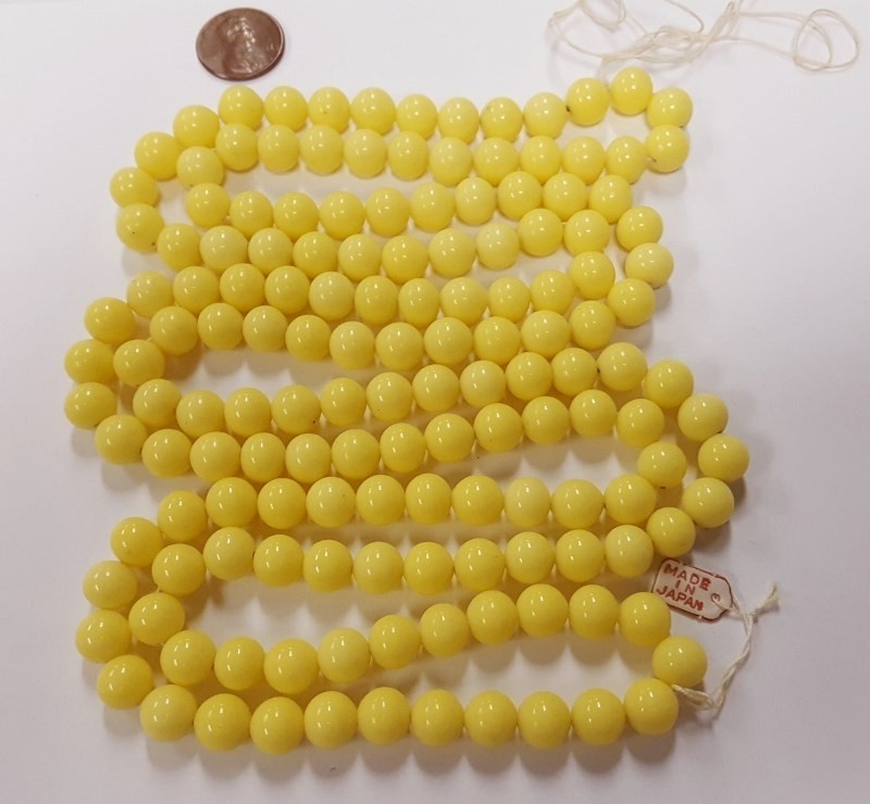 145 VINTAGE JAPANESE 1950’s CHERRY BRAND GLASS PALE YELLOW 9mm. ROUND BEADS 4618
