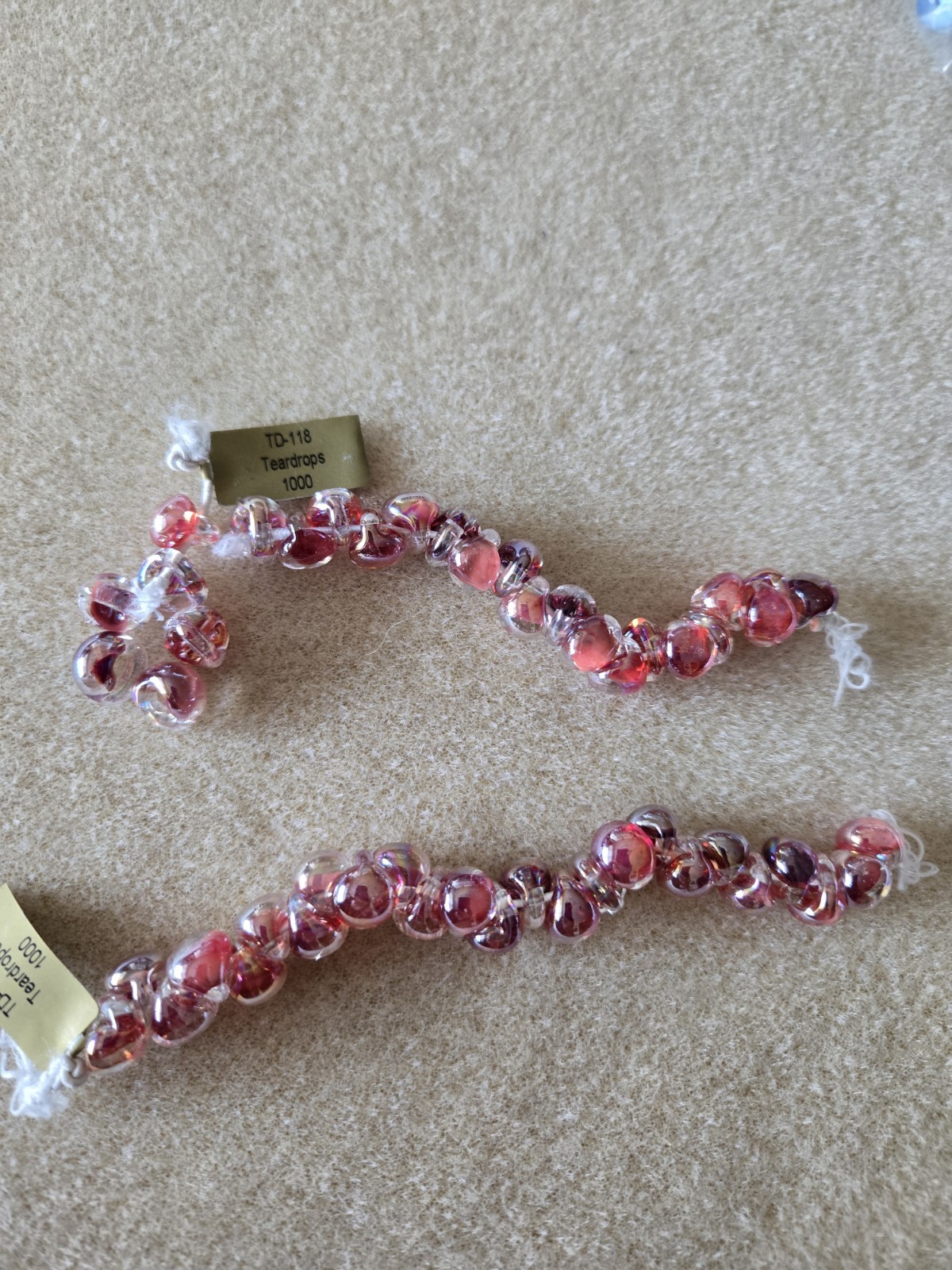Unicorne Teardrop Glass Bead Strand, 9-10mm, Luster Peach, 25 Per Strand