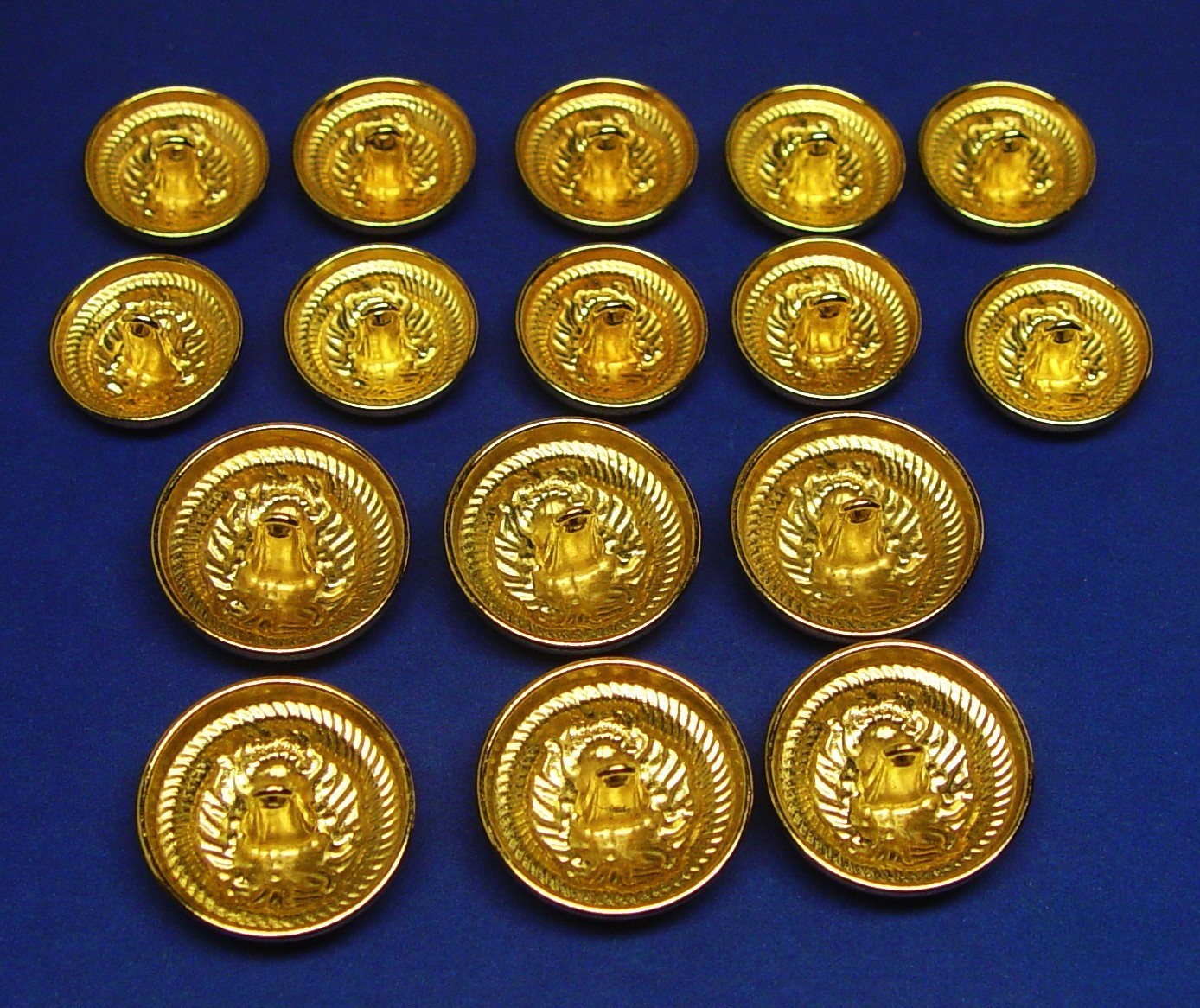16 UNKNOWN BRAND metal buttons Gold Tone Lion head design Good Used Condition