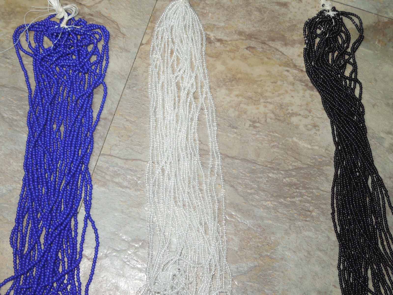 NEW 31 strings of seed beads Less than $1 per string White Blue & Black 3T