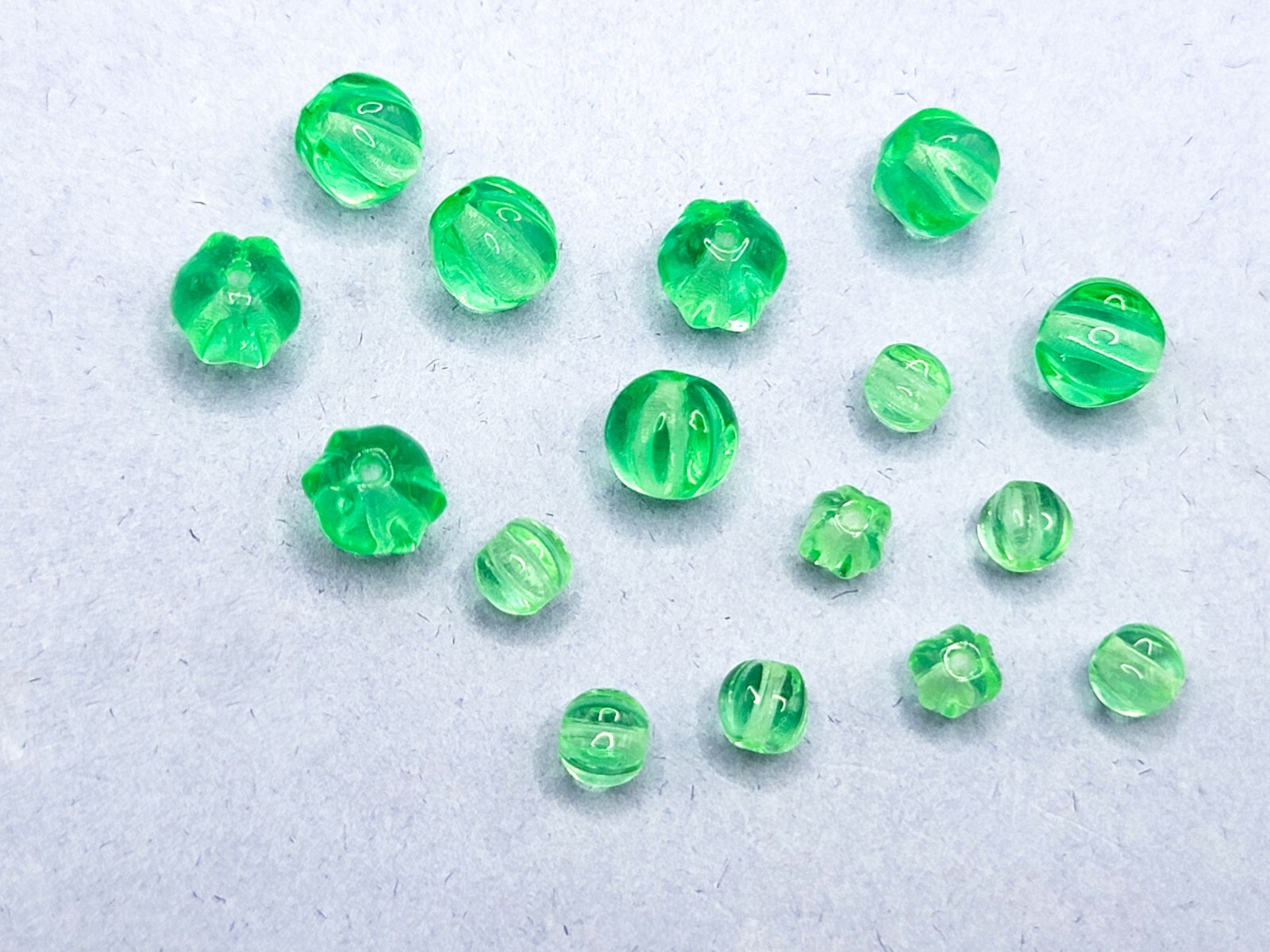 Green Melon Uranium Glass Beads Czech 5mm 7mm 10pcs