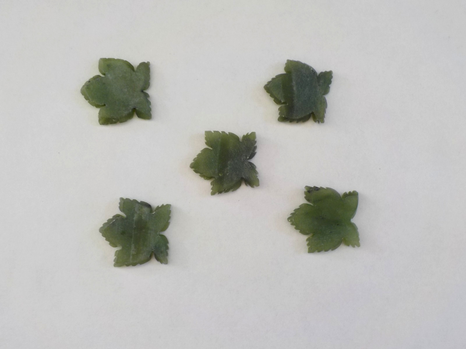Geen Stone Leaf No Holes Flat Back (5/16″) Total 5 Craft Jewelry Making Supply