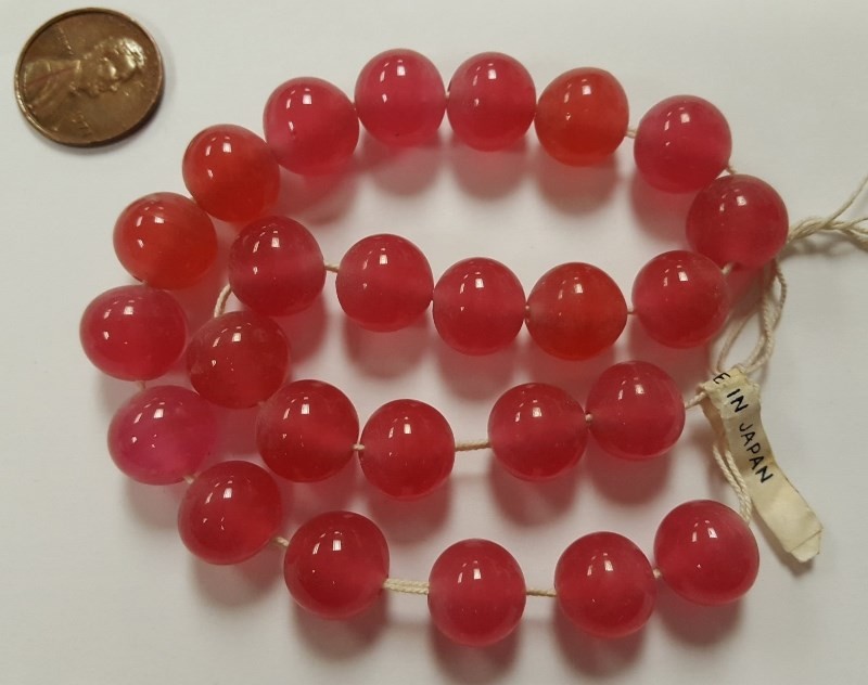 24 VINTAGE JAPANESE CHERRY BRAND GLASS DARK ROSE 12mm. SMOOTH ROUND BEADS 4609