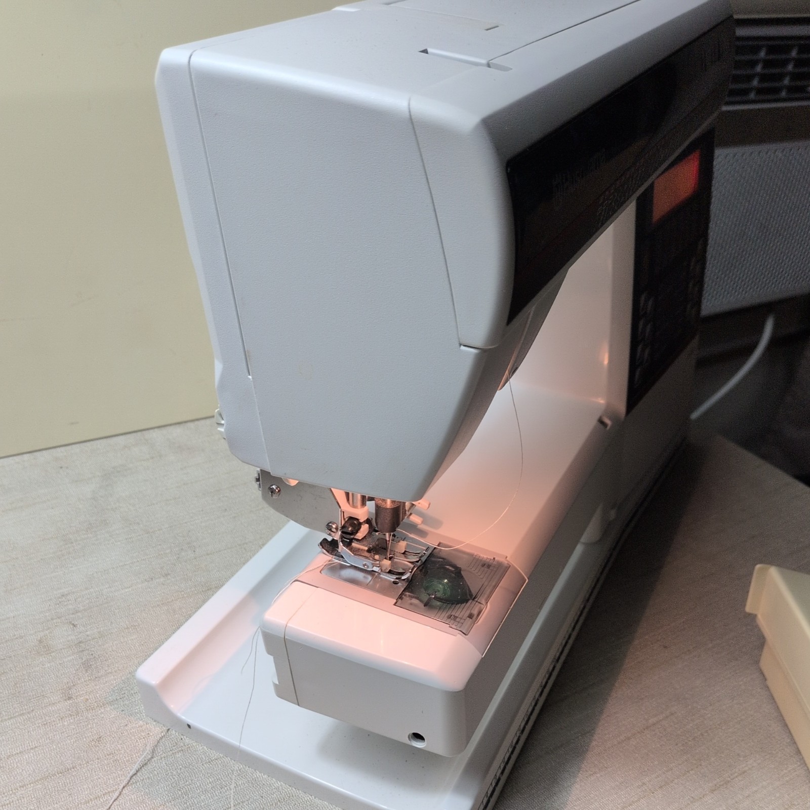 Husqvarna Viking Lily 535 Sewing Machine with Cover & Pedal Excellent