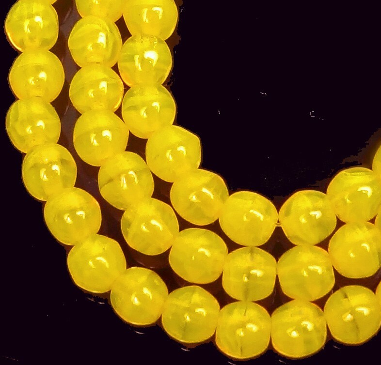 100 Czech Glass Round Beads – Milky Yellow 4mm