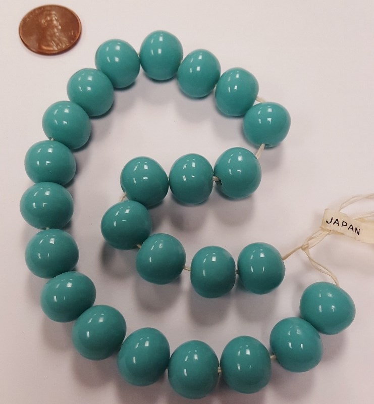 24 VINTAGE JAPANESE CHERRY BRAND GLASS GREEN TURQUOISE 12mm. ROUND BEADS 4687