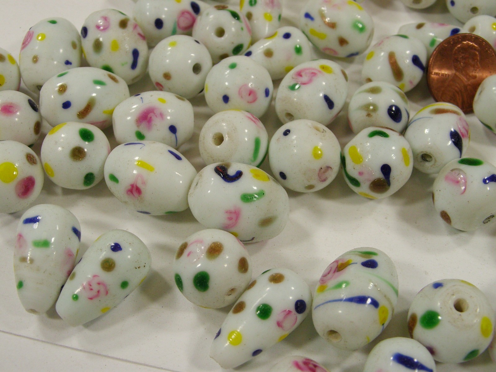 110 Pieces Assorted Shapes and Sizes White Floral India Handmade Beads (AZP-2)