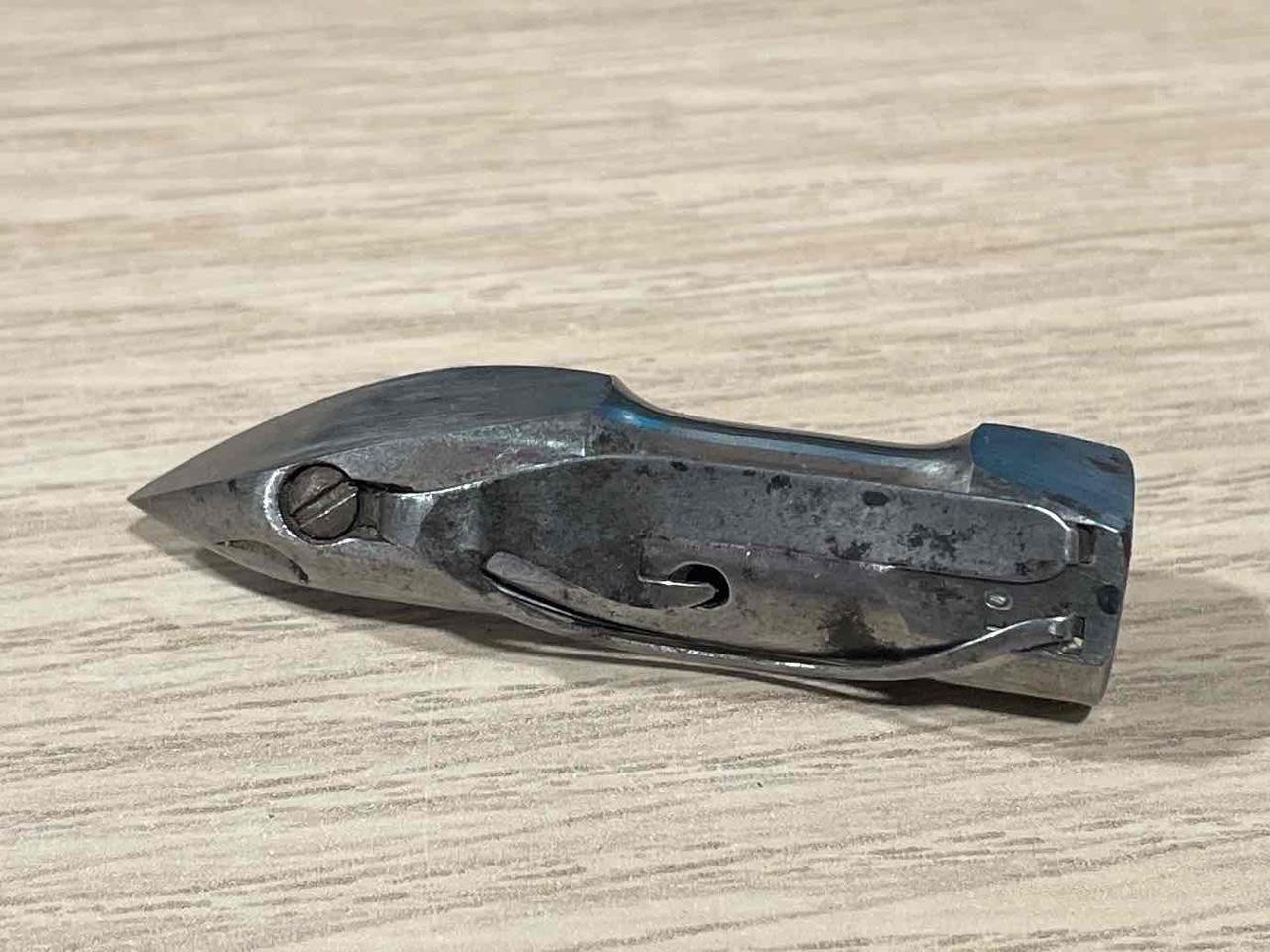 Genuine Singer 27/28/127/128 Sewing Machine Shuttle Bobbin Case – 8301- FREE S/H