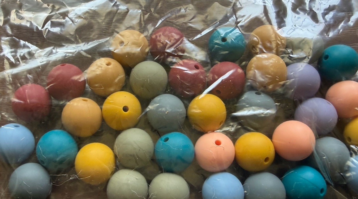 Lot of 130+ round silicone beads in assorted solid colors/sizes–NEW