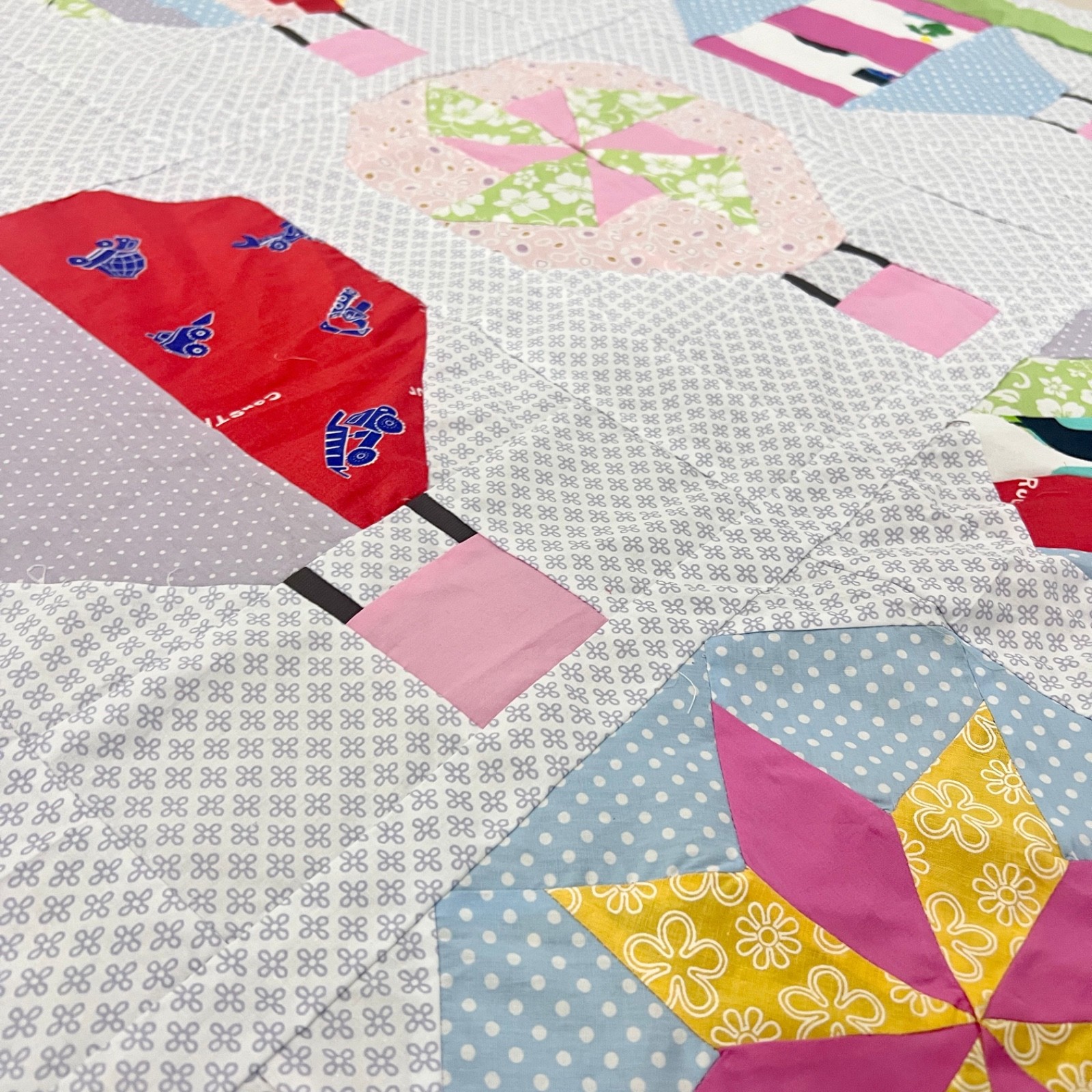Holiday Hot Air Balloon Patchwork Baby Quilt Top 47×47″Pieced~BED/Wall Decor