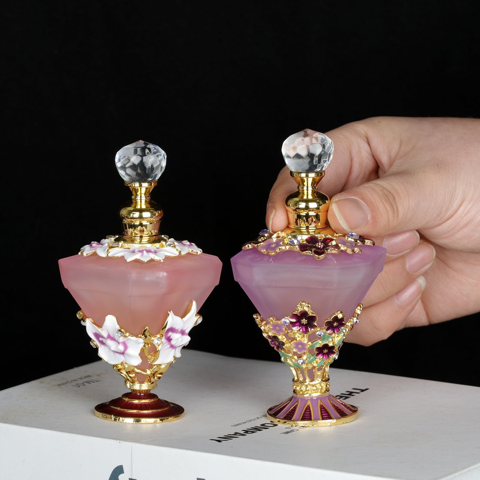 30ml Decorative Glass Perfume Bottle with Purple Diamond Bottle Body and Forg…