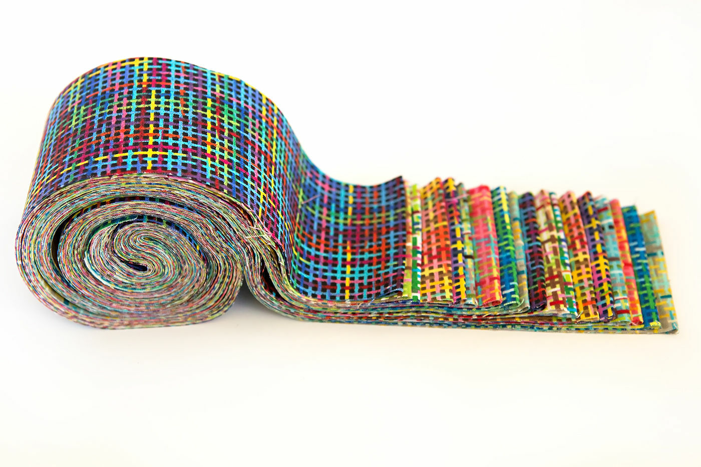 18-pc Pretty in Plaid Jelly Roll 2.5″ pre-cut 100% cotton fabric quilt strip