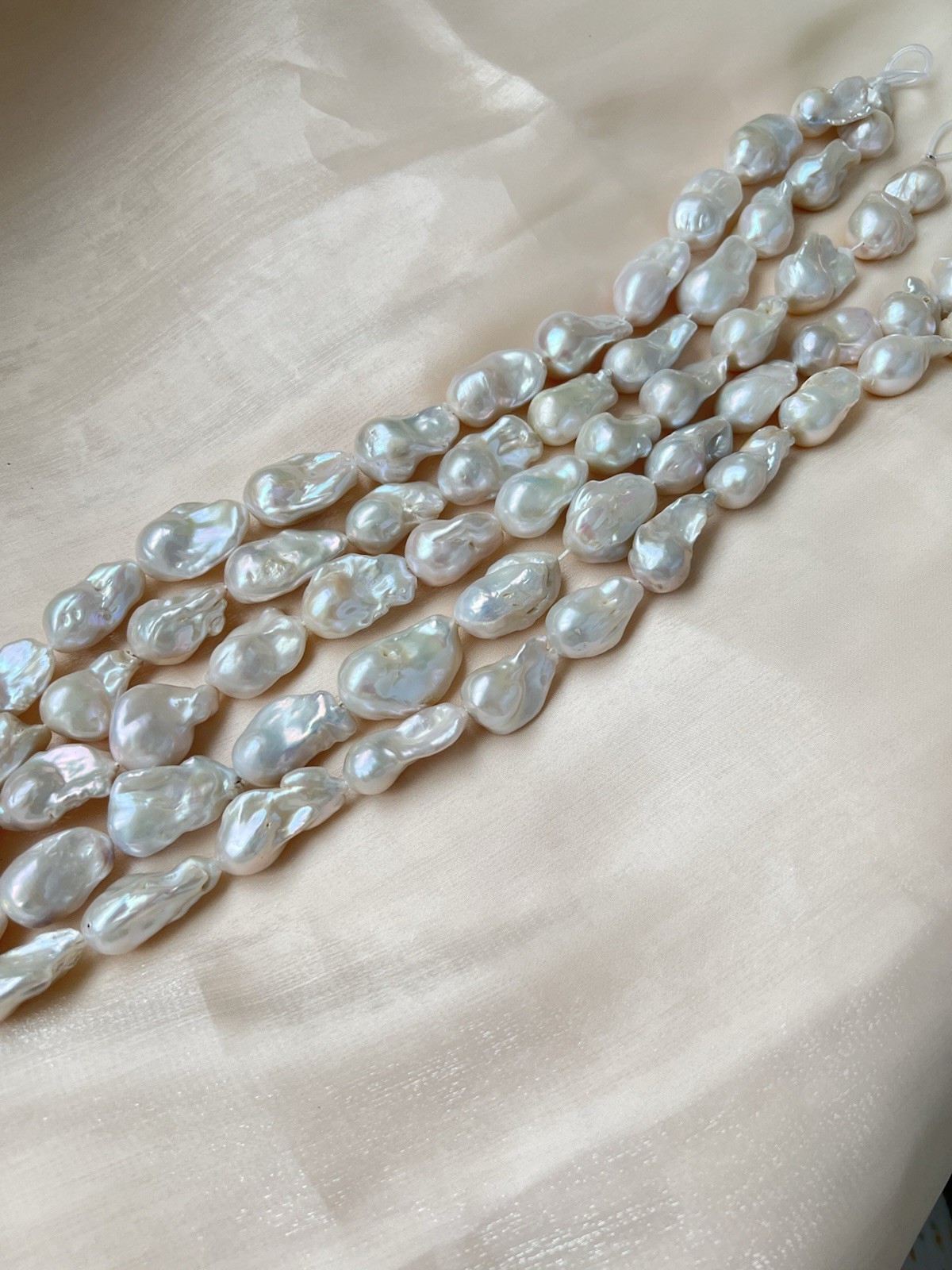 Baroque Freshwater Pearl Strand 15–17mm x 25–27mm 16” Strand