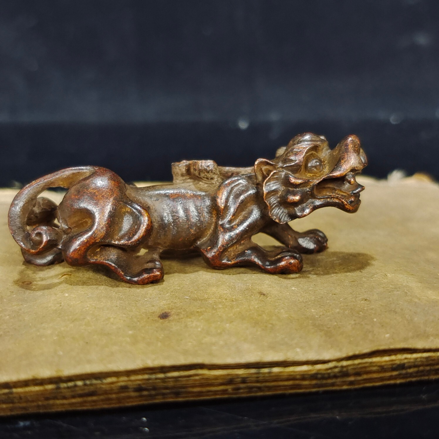 Chinese Antique Crouching Tiger Handle Piece Ornament Statue Collectibles