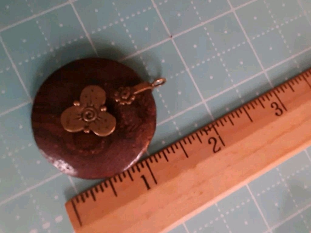 5 Stone Pendants: Quartz, Amethyst Geode. +Glass mixed lot, w/bales, (no chains)