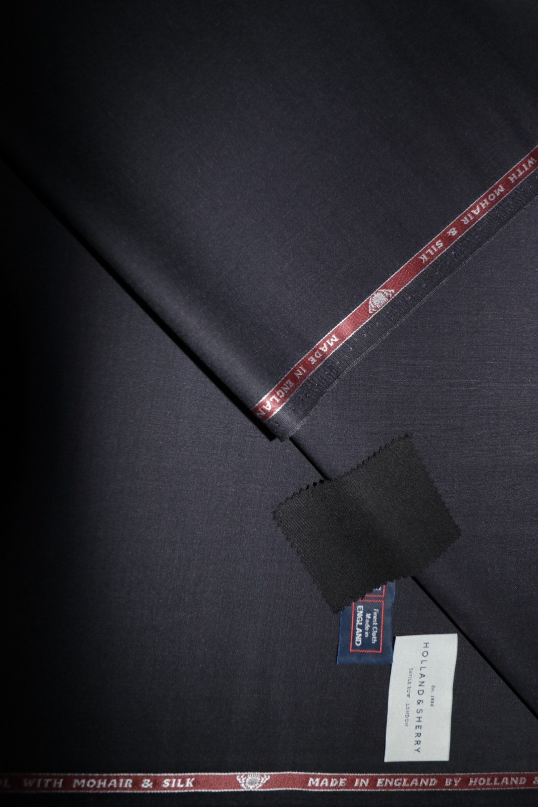 100% SUPER 120’s WOOL SUITING FABRIC MADE IN ENGLAND By Martin Sons & Co.= 3.4 m