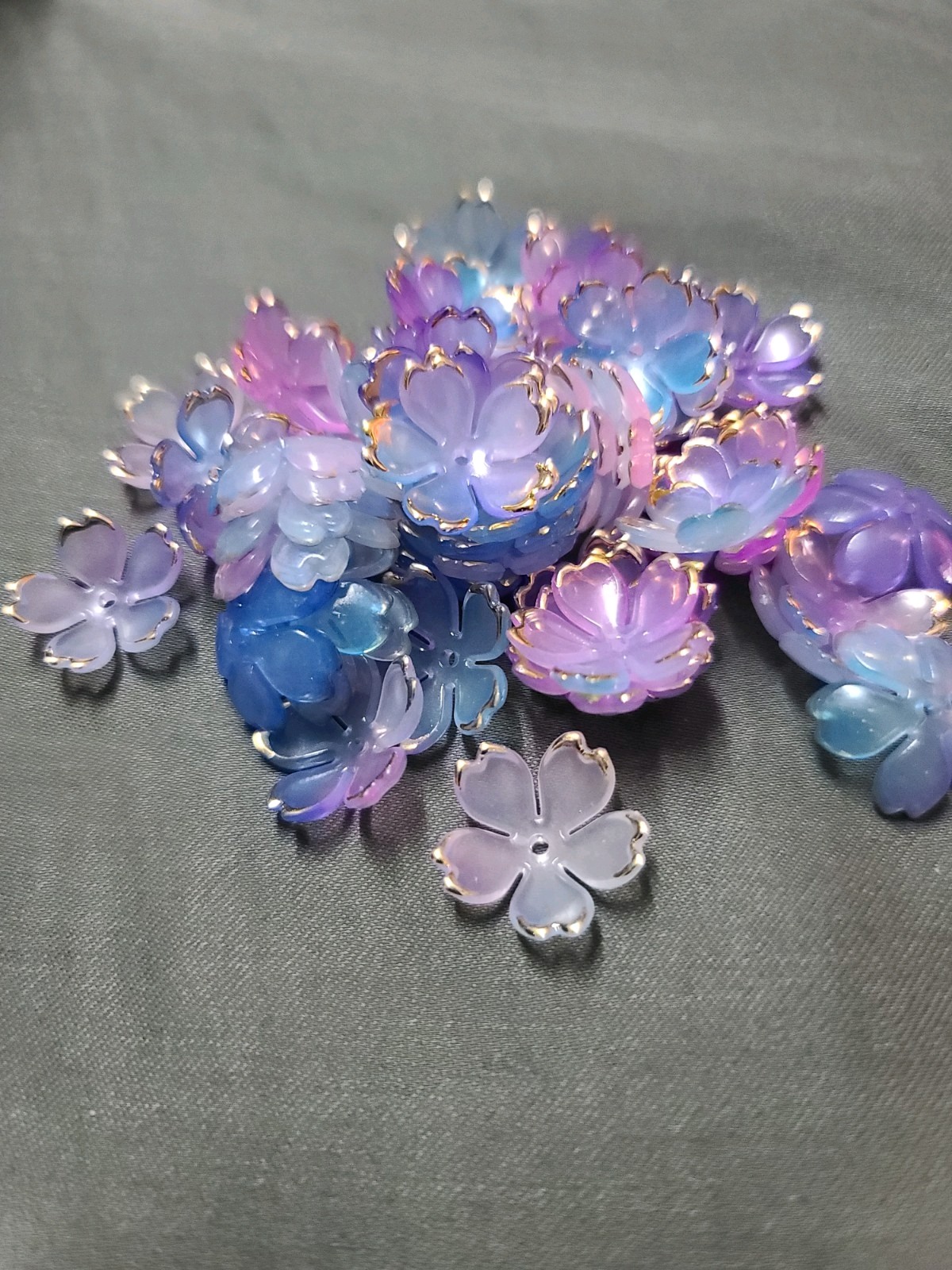 50 Blossom Beads For Jewelry Making Diy Flower End Caps Blue Violet Gold Edges.