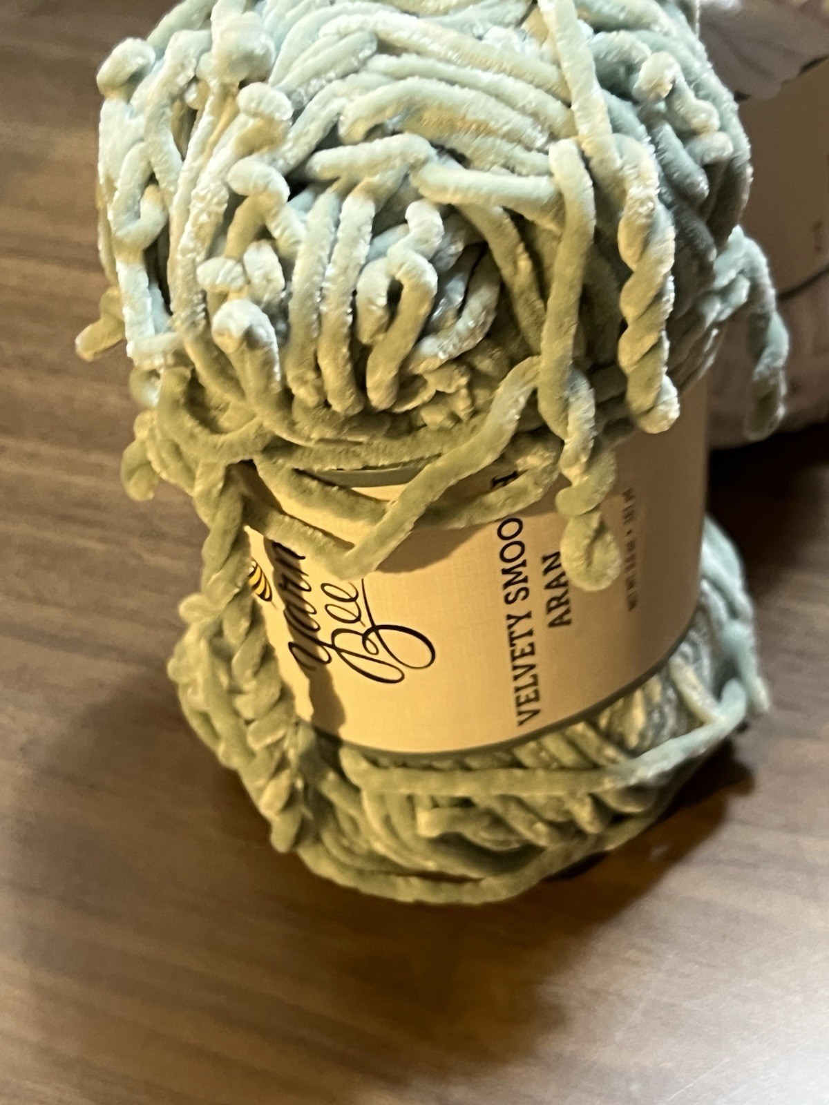 Yarn Bee VELVETY SMOOTH ARAN Yarn 2 COLORS Polyester 3.5oz/161yds.Full & Partial