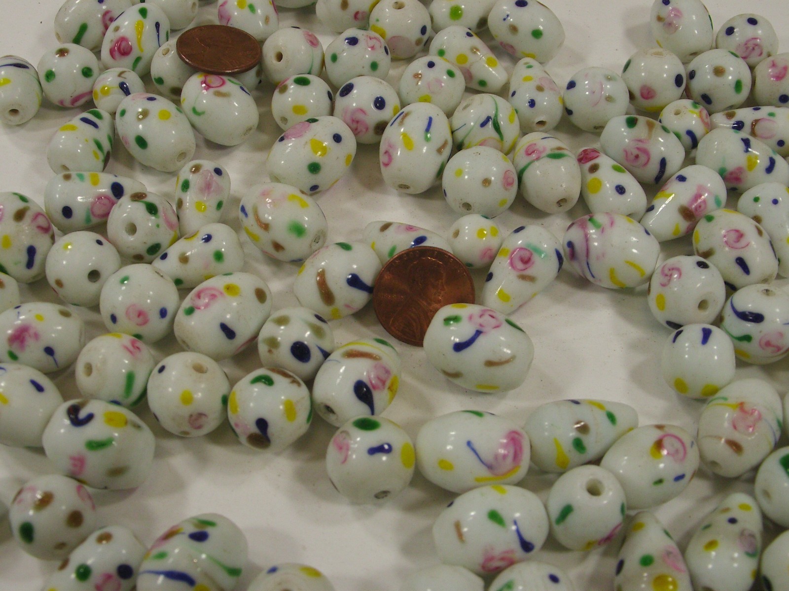110 Pieces Assorted Shapes and Sizes White Floral India Handmade Beads (AZP-2)