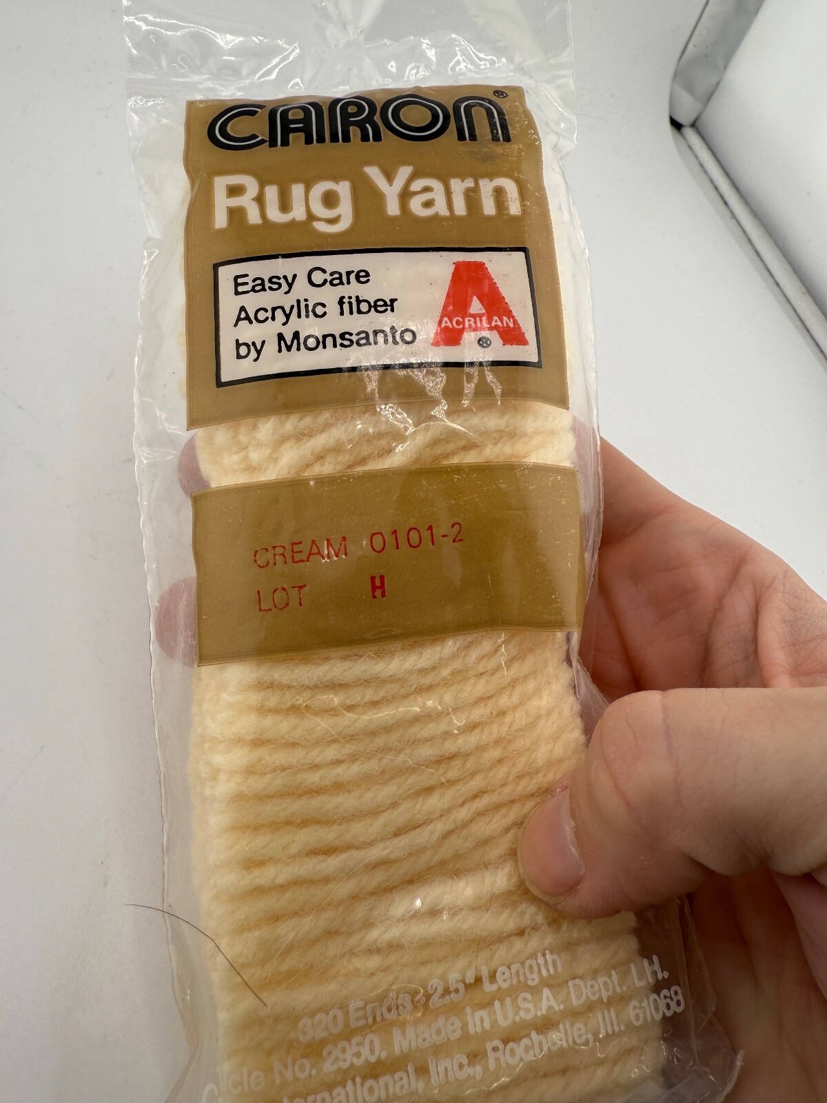 Vtg. Caron Pre-Cut Acrylic Latch Hook Rug Yarn various colors
