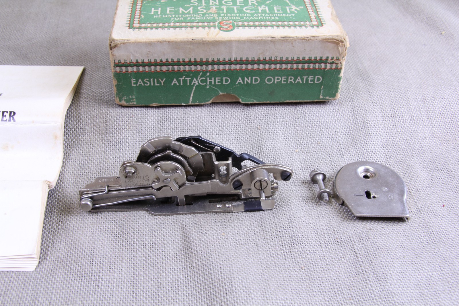 Singer 127/128 Hemstitcher Picot Edger sewing machine 121391 Plate