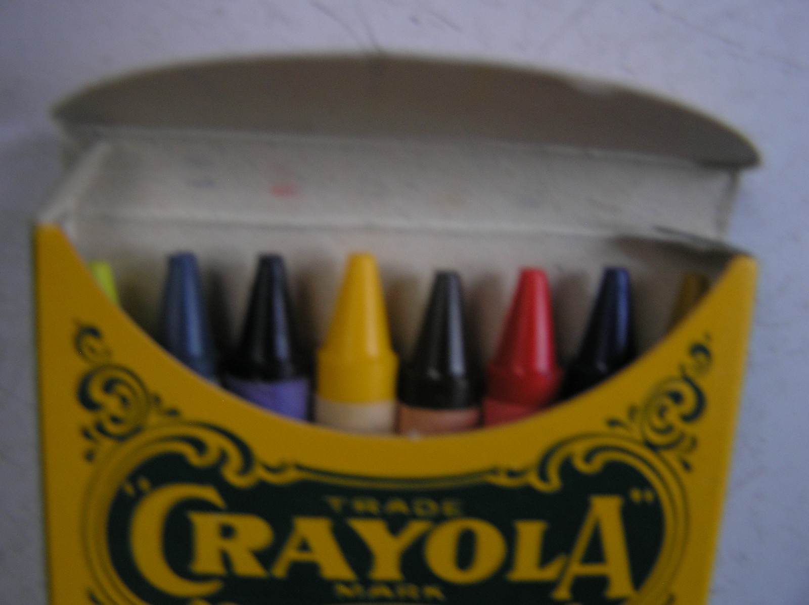 Crayola Crayons Collectors Tin 1991 (72 Crayons) & A Box Of 96 From 2004